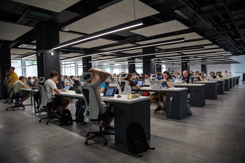 Estação de trabalho com código aberto no monitor